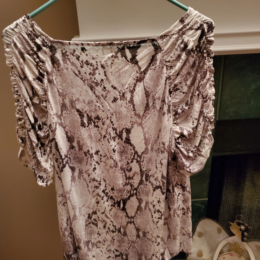 Jennifer Lopez snakeskin look print top - Picture 2 of 3
